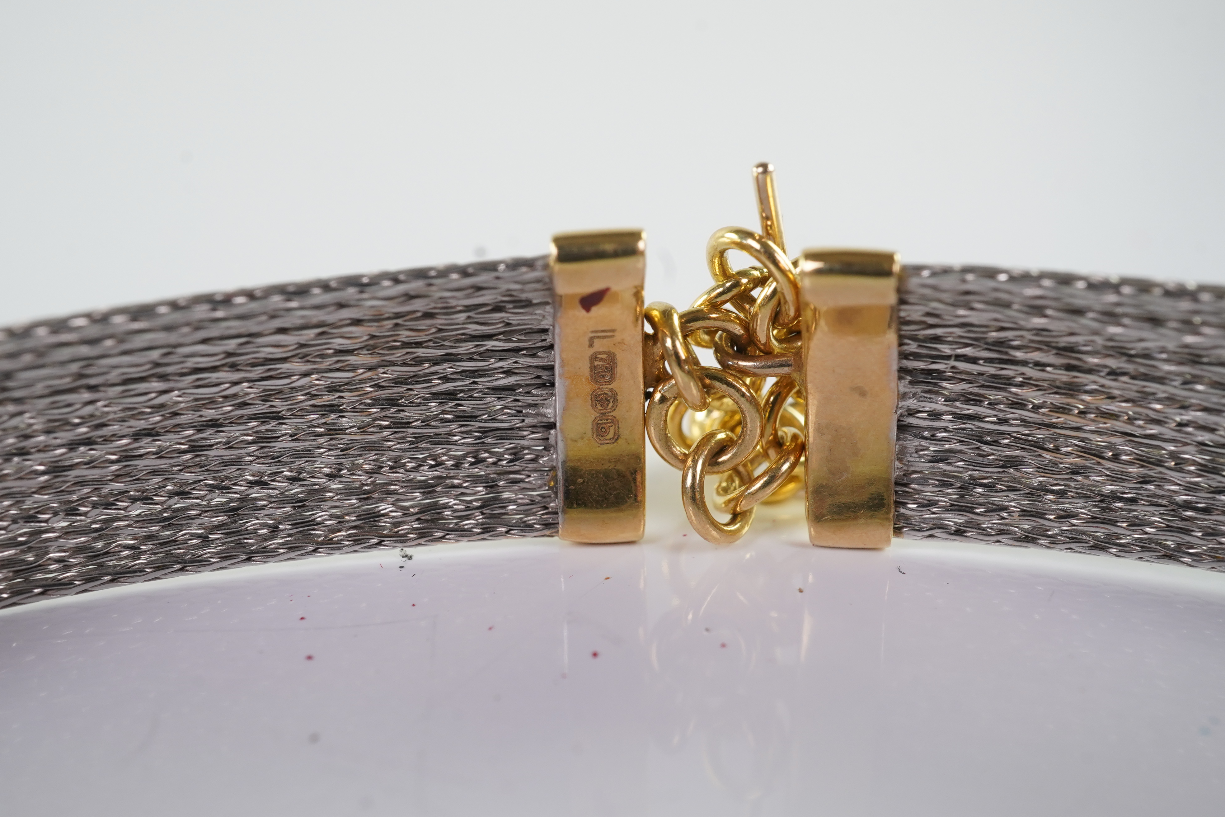 An 18ct gold collar and bangle